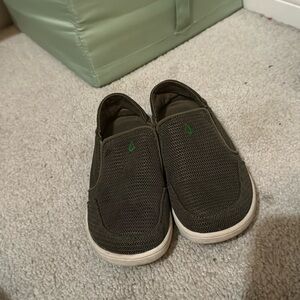 Kids olukai brown slip on shoes in great used condition size 12